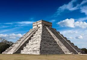 Maya-Pyramide in Chichen-Itza, Mexiko foto