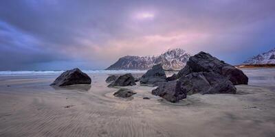 skagsanden Strand auf Sonnenuntergang, Lofoten Inseln, Norwegen foto