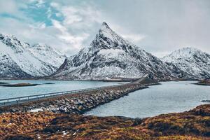 Fredvang Brücken. Lofoten Inseln, Norwegen foto