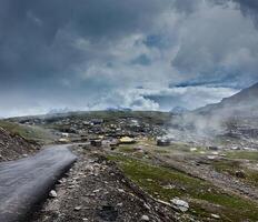 Straße im Himalaya foto