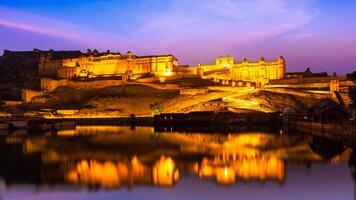 amer Fort beim Nacht im Dämmerung, Jaipur foto