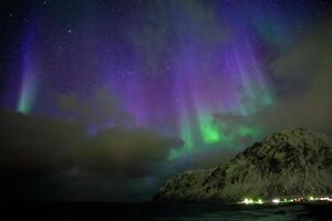 Aurora Borealis Nord Beleuchtung. Lofoten Inseln, Norwegen foto