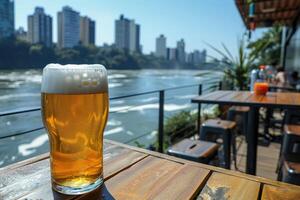 ai generiert Bier im ein Glas auf das Terrasse von ein Restaurant durch das Fluss foto