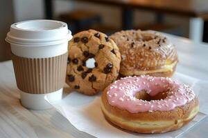 ai generiert Dort ist ein Karton Kaffee Tasse und drei Donuts auf das Tabelle foto