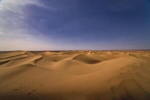 ein Panorama- Sand Düne von Sahara Wüste beim mhamid el Abonnieren im Marokko breit Schuss foto