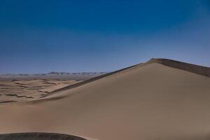 ein Sand Düne von Sahara Wüste beim mhamid el Abonnieren im Marokko Tele Schuss foto