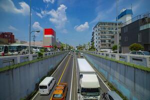 ein der Verkehr Marmelade beim das städtisch Straße im Tokyo breit Schuss foto