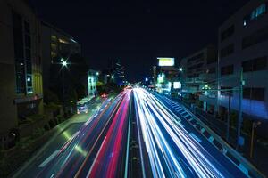 ein Nacht der Verkehr Marmelade beim das städtisch Straße im Tokyo breit Schuss foto