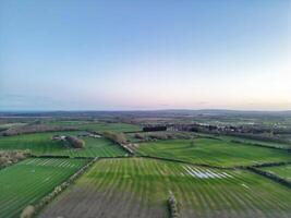 Antenne Aussicht von britisch Landschaft Landschaft in der Nähe von Oxford Stadt, Oxfordshire, England Vereinigtes Königreich während Sonnenaufgang Morgen. März 23., 2024 foto