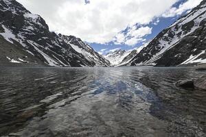 Lagune del Inka ist ein See im das Kordilleren Region, Chile, in der Nähe von das Rand mit Argentinien. das See ist im das portillo Region foto