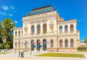 Ljubljana, Slowenien - - 25 von Juni 2023. Gebäude von das National Kunst Galerie im ljubljana , narodnaja Galerie foto