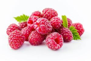 ai generiert saftig Himbeeren isoliert auf Weiß Hintergrund foto