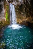 Sapadere Schlucht mit Fluss und Wasserfälle im das Stier Berge in der Nähe von Alanya, Truthahn foto