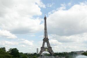 Paris Frankreich - - 02 Juni 2018 Aussicht von das Eiffel Turm von Platz de Trocadéro. das Eiffel Turm war gebaut von 1887–1889 wie das Eingang zu das 1889 Welt foto