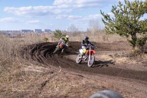 Charkow. Ukraine März 2021 moto Kreuz Ausbildung Enduro Fahrrad Reiten aus Straße Spur foto