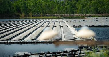 Nahansicht von das Solar- des Panels Sonne Detektor im das schwebend Solar- Paneele Bauernhof foto