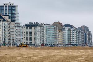 knokke,belgien,,2024, Strand Promenade auf das Belgier Küste foto