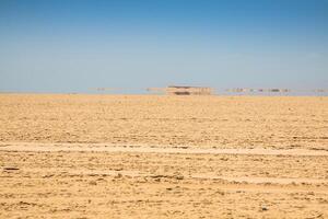 Sand Dünen von Sahara Wüste in der Nähe von ong jemel im Tozeur, Tunesien. foto