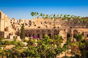 tunesien. el jem uralt Thymusdrüse. Ruinen von das größten Kolosseum im Norden Afrika foto