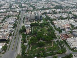 Antenne Aussicht von dha Phase 6, Main Quadrat, ein klein Stadt, Dorf auf 18.07.2023 im lahore Pakistan. foto