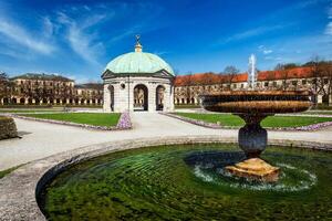 Brunnen und Pavillon im Hofgarten, München foto