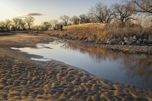 richard plautz Kran Anzeigen Seitensüden von Gibbon, Nebraska, bietet ein sicher Plattform zum spektakulär Ansichten von Kräne, Reiher, Reiher, Pelikane, und andere Vögel auf das Platte Fluss foto