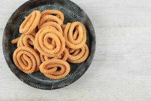 javanisch traditionell knusprig Snack gemacht von klebrig Reis, Ei, und Zucker. foto