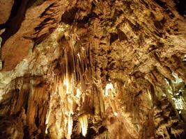 Stalaktit und Stalagmit Höhle foto