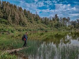 Osten Java, Indonesien, 10 maret 2020 - - Morgen Szene beim Ranun regulo See, berühmt Seite? ˅ im Brom Tengger semeru National Park Bereich im lumajang foto