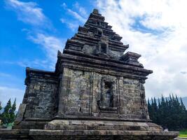 arjuna Tempel stupa auf Landschaft Aussicht foto