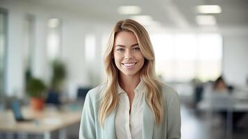 ai generiert Porträt von lächelnd Geschäftsfrau im das Büro Hintergrund foto