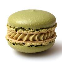 ai generiert Grün Macaron isoliert auf Weiß Hintergrund mit Schatten. lecker Macaron Dessert isoliert. Grün Macaron wie Snack foto