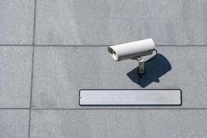 Weiß Kamera Sicherheit cctv Rahmen mit leer Teller foto