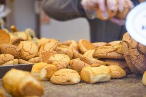 mischen von Süss Kekse beim Bäckerei foto