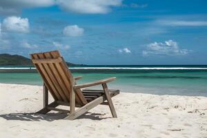 ai generiert hölzern Sitz lädt ein Entspannung auf sandig Strand Ufer foto