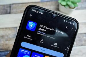 Apus Sicherheit Anwendung auf Smartphone Bildschirm. Antivirus Meister ist ein Freeware Netz Browser entwickelt durch Apus Gruppe. bekasi, Indonesien, März 27, 2024 foto