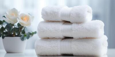 ai generiert Weiß sauber Handtücher im das Badezimmer Nahansicht. generativ ai foto