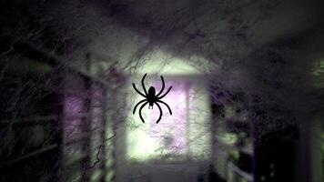 Spinnen und Spinnweben verstreut um das Haus foto