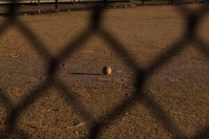 das Infield von ein Baseball Diamant im das früh Morgen foto