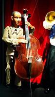 Digital Gemälde Stil Darstellen ein Jazz doppelt Bass Spieler im Performance foto