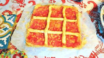 ein traditionell Italienisch Dessert auf ein einstellen Tabelle foto