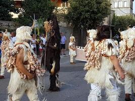 uralt Riten, Masken und Traditionen im Sardinien. foto