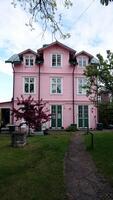 ein Rosa gemalt Haus im das Stockholm Region von Schweden. foto