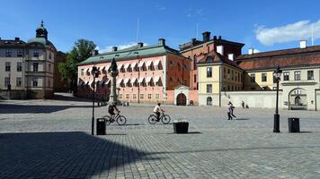 Stockholm, Schweden, 11 Juni 2022 einer von das historisch Quadrate im das alt Stadt, Dorf foto