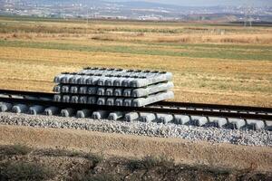 ein Neu Eisenbahn ist Sein gebaut. foto