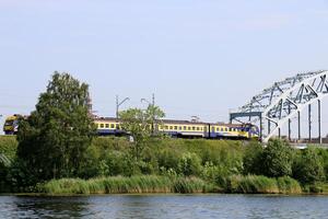 ein Neu Eisenbahn ist Sein gebaut. foto