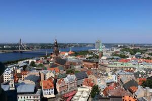 25 07 2023 riga Lettland. Riga, das Hauptstadt von Lettland, ist gelegen auf das Banken von das Daugava Fluss beim es ist Zusammenfluss mit das Golf von Riga. foto