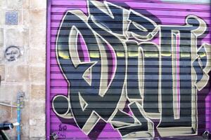 tel aviv Israel März 20, 2024. bunt Graffiti auf das Wände von Häuser im das Stadt von tel aviv. foto