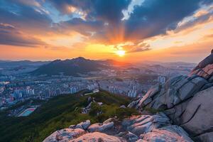 Foto Sonnenaufgang von bukhansan Berg im Seoul Stadt scape