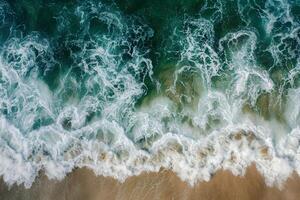 Foto Vertikale Overhead Schuss von ein wellig Meer